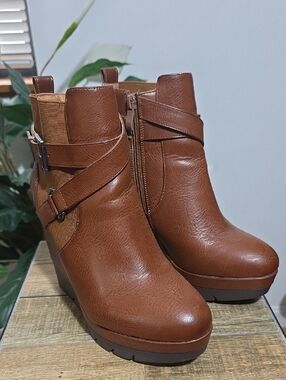 Sbicca Wedge Brown Zip Bootie Strap Detail Womens 8